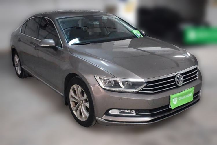 Used Volkswagen Magotan 2017 330TSI DSG Luxury Model Front Right 45 Deg