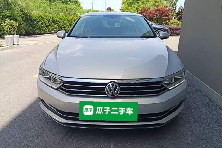 Used Volkswagen Magotan 2017 330TSI DSG Luxury Model Front