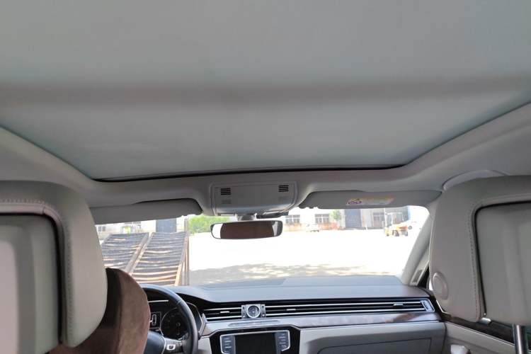 Used Volkswagen Magotan 2017 330TSI DSG Luxury Model Headliner