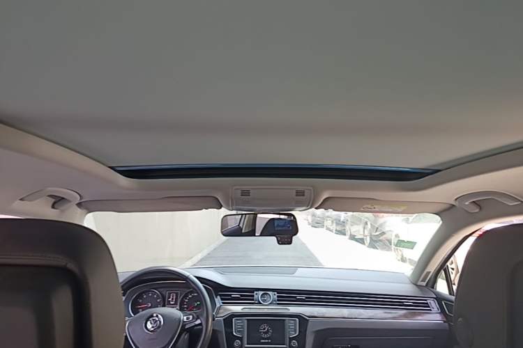 Used Volkswagen Magotan 2017 330TSI DSG Luxury Model Headliner