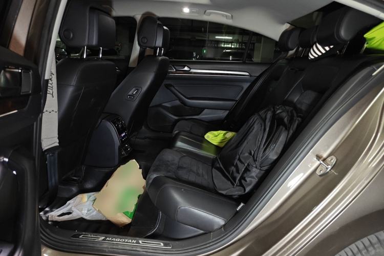 Used Volkswagen Magotan 2017 330TSI DSG Luxury Model Left Rear Seat