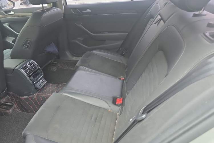 Used Volkswagen Magotan 2017 330TSI DSG Luxury Model Left Rear Seat