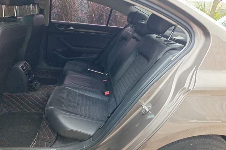 Used Volkswagen Magotan 2017 330TSI DSG Luxury Model Left Rear Seat