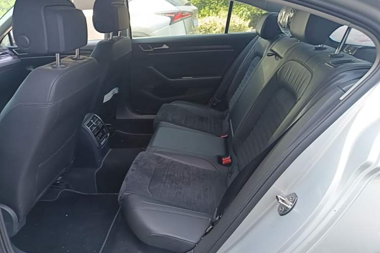 Used Volkswagen Magotan 2017 330TSI DSG Luxury Model Left Rear Seat