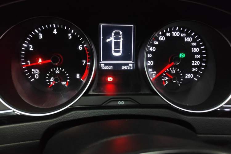 Used Volkswagen Magotan 2017 330TSI DSG Luxury Model Odometer Close Up