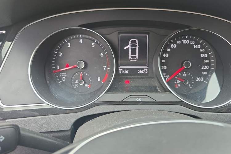 Used Volkswagen Magotan 2017 330TSI DSG Luxury Model Odometer Close Up