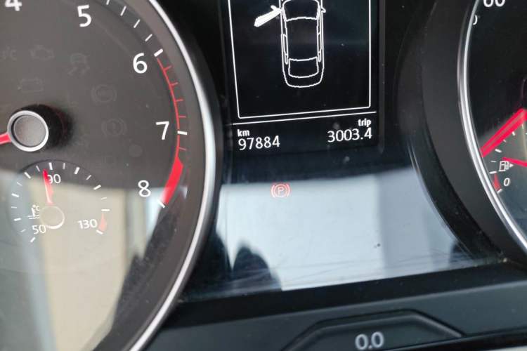 Used Volkswagen Magotan 2017 330TSI DSG Luxury Model Odometer Close Up