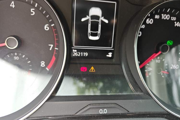 Used Volkswagen Magotan 2017 330TSI DSG Luxury Model Odometer Close Up