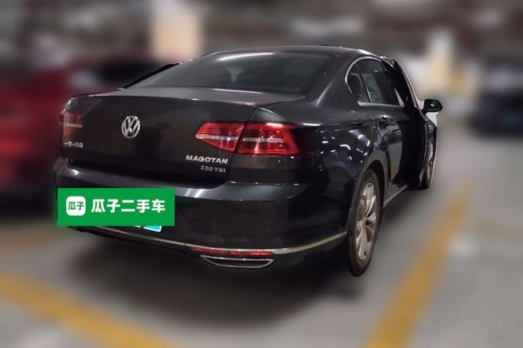 Used Volkswagen Magotan 2017 330TSI DSG Luxury Model Rear Right 45 Deg
