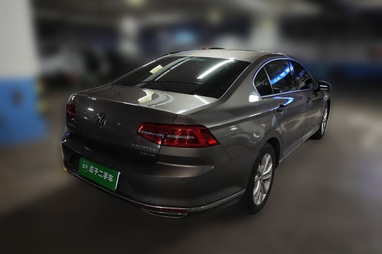 Used Volkswagen Magotan 2017 330TSI DSG Luxury Model Rear Right 45 Deg