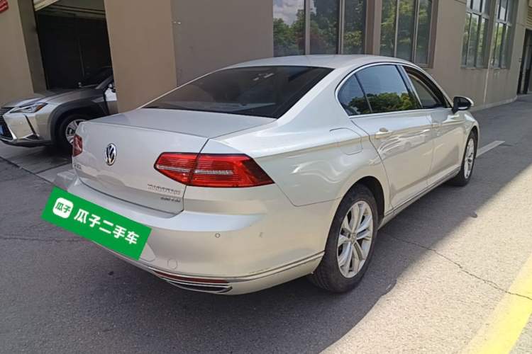 Used Volkswagen Magotan 2017 330TSI DSG Luxury Model Rear Right 45 Deg