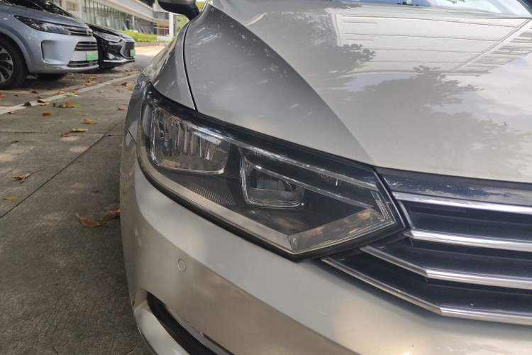 Used Volkswagen Magotan 2017 330TSI DSG Leading Model Right Front Headlight