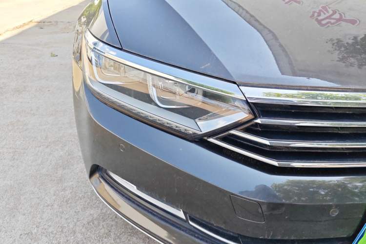 Used Volkswagen Magotan 2017 330TSI DSG Luxury Model Right Front Headlight