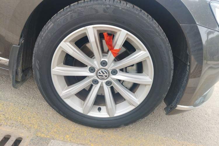 Used Volkswagen Magotan 2017 330TSI DSG Leading Model Right Front Wheel Hub