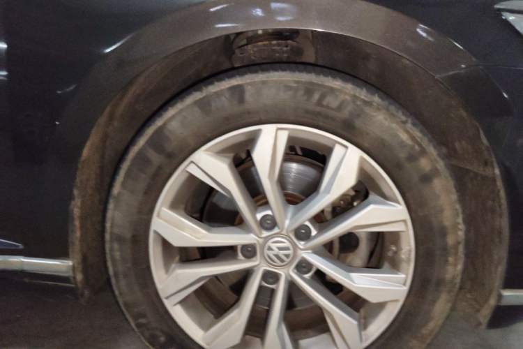 Used Volkswagen Magotan 2017 330TSI DSG Luxury Model Right Front Wheel Hub