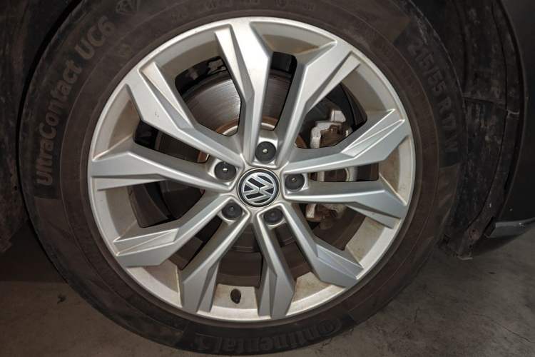 Used Volkswagen Magotan 2017 330TSI DSG Luxury Model Right Front Wheel Hub