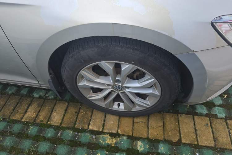 Used Volkswagen Magotan 2017 330TSI DSG Luxury Model Right Front Wheel Hub