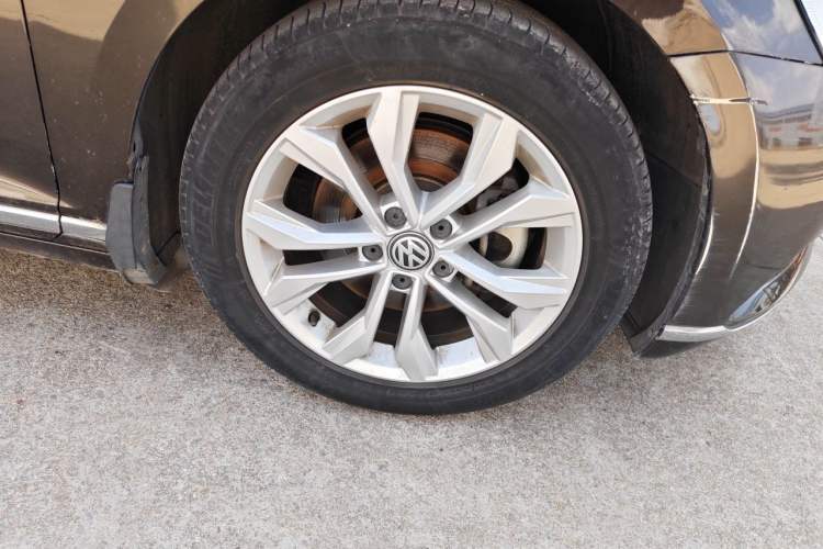 Used Volkswagen Magotan 2017 330TSI DSG Luxury Model Right Front Wheel Hub