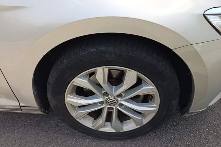 Used Volkswagen Magotan 2017 330TSI DSG Luxury Model Right Front Wheel Hub