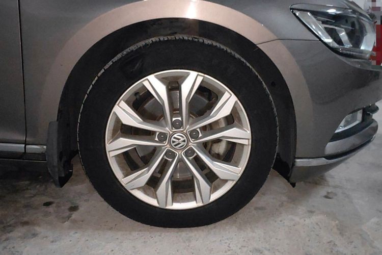 Used Volkswagen Magotan 2017 330TSI DSG Luxury Model Right Front Wheel Hub
