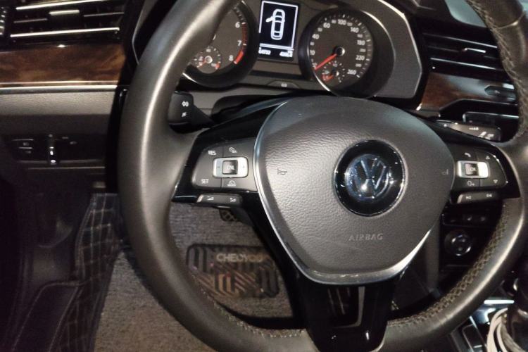 Used Volkswagen Magotan 2017 330TSI DSG Luxury Model Steering Wheel