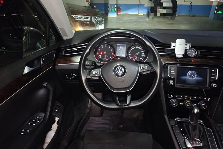 Used Volkswagen Magotan 2017 330TSI DSG Luxury Model Steering Wheel
