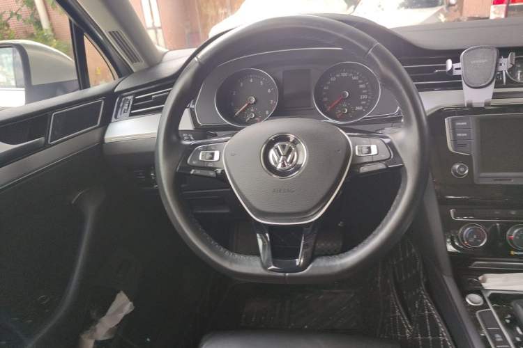 Used Volkswagen Magotan 2017 330TSI DSG Leading Model Steering Wheel