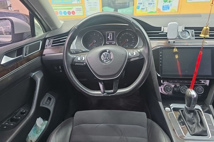 Used Volkswagen Magotan 2017 330TSI DSG Luxury Model Steering Wheel