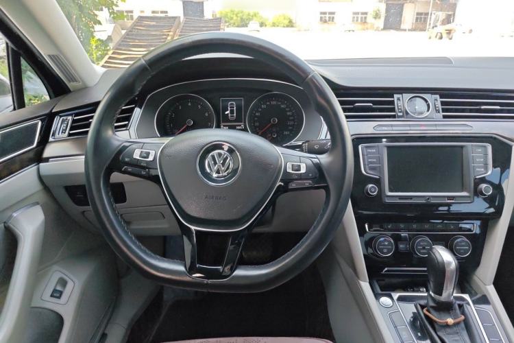 Used Volkswagen Magotan 2017 330TSI DSG Luxury Model Steering Wheel