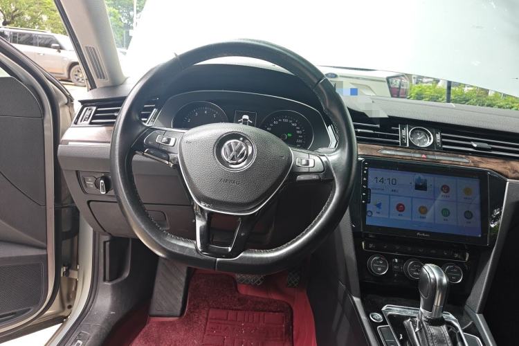 Used Volkswagen Magotan 2017 330TSI DSG Luxury Model Steering Wheel