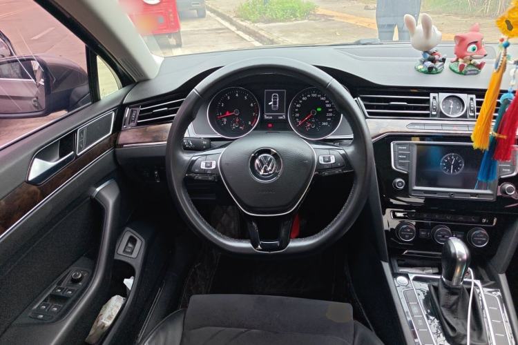 Used Volkswagen Magotan 2017 330TSI DSG Luxury Model Steering Wheel