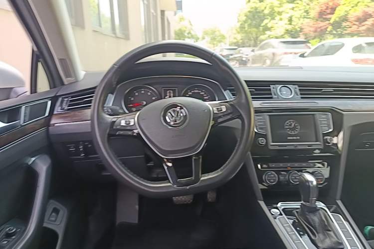 Used Volkswagen Magotan 2017 330TSI DSG Luxury Model Steering Wheel