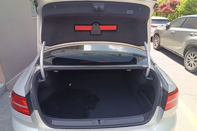Used Volkswagen Magotan 2017 330TSI DSG Luxury Model Trunk