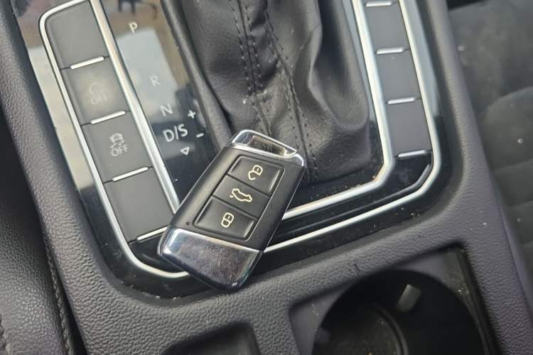 Used Volkswagen Magotan 2017 330TSI DSG Luxury Model Vehicle Key