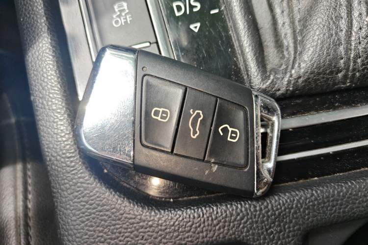 Used Volkswagen Magotan 2017 330TSI DSG Luxury Model Vehicle Key