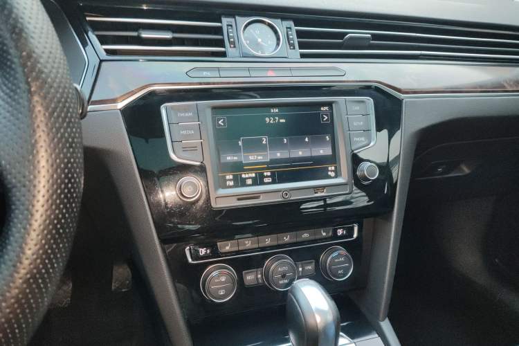 Used Volkswagen Magotan 2017 330TSI DSG Luxury Model Audio And AC Panel