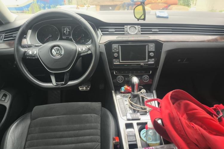 Used Volkswagen Magotan 2017 330TSI DSG Luxury Model Center Console