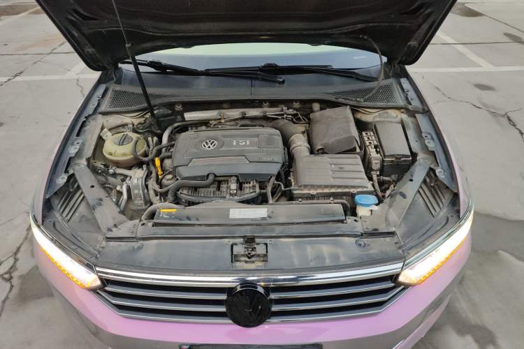 Used Volkswagen Magotan 2017 330TSI DSG Luxury Model Engine Bay