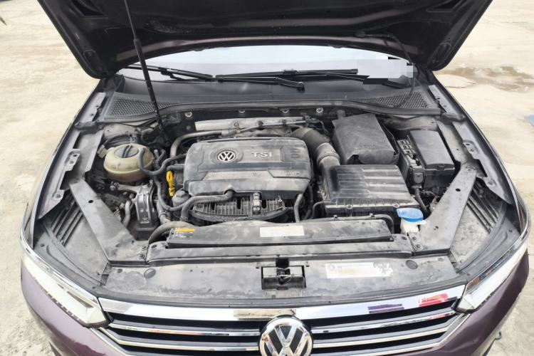 Used Volkswagen Magotan 2017 330TSI DSG Luxury Model Engine Bay