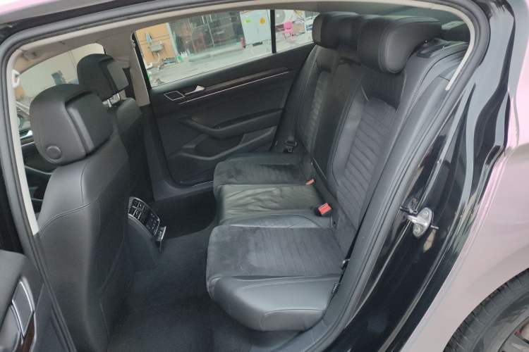 Used Volkswagen Magotan 2017 330TSI DSG Luxury Model Left Rear Seat
