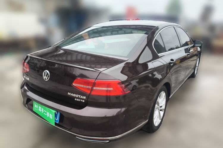 Used Volkswagen Magotan 2017 330TSI DSG Luxury Model Rear Right 45 Deg