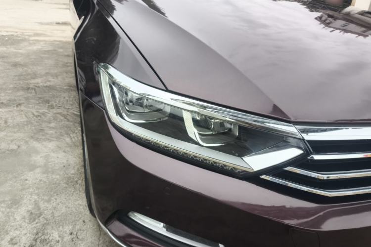 Used Volkswagen Magotan 2017 330TSI DSG Luxury Model Right Front Headlight