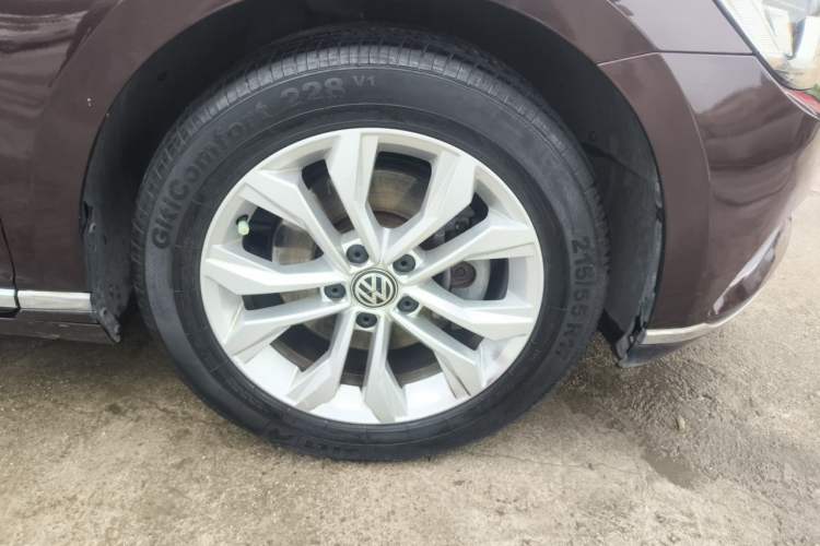 Used Volkswagen Magotan 2017 330TSI DSG Luxury Model Right Front Wheel Hub