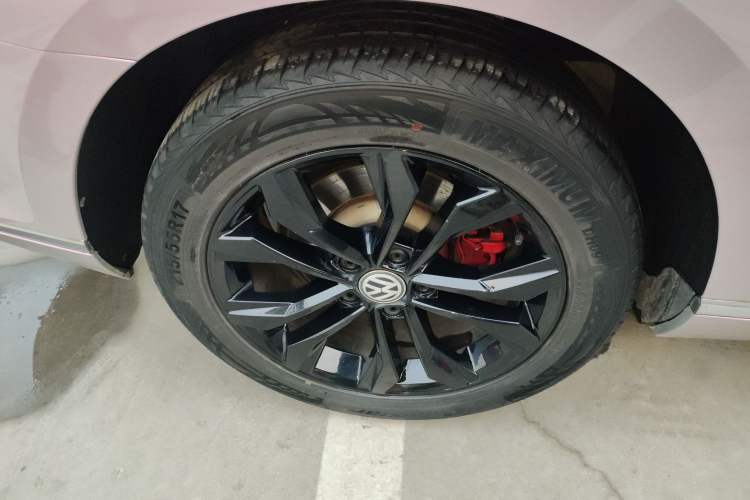 Used Volkswagen Magotan 2017 330TSI DSG Luxury Model Right Rear Wheel Hub
