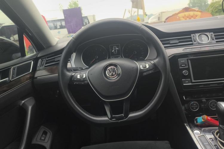 Used Volkswagen Magotan 2017 330TSI DSG Luxury Model Steering Wheel