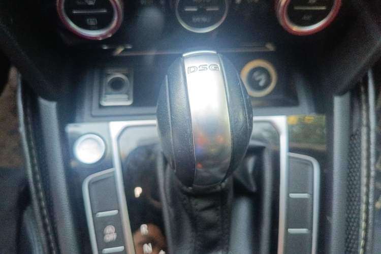 Used Volkswagen Magotan 2017 330TSI DSG Luxury Model Gear Lever