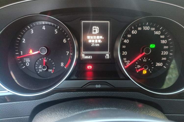 Used Volkswagen Magotan 2017 330TSI DSG Luxury Model Odometer Close Up