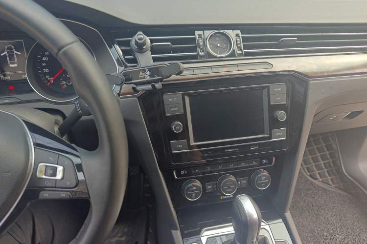 Used Volkswagen Magotan 2017 330TSI DSG Luxury Model Audio And AC Panel