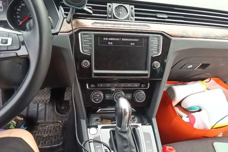 Used Volkswagen Magotan 2017 380TSI DSG Prestige Edition Audio And AC Panel