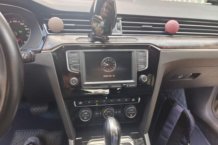Used Volkswagen Magotan 2017 330TSI DSG Luxury Model Audio And AC Panel